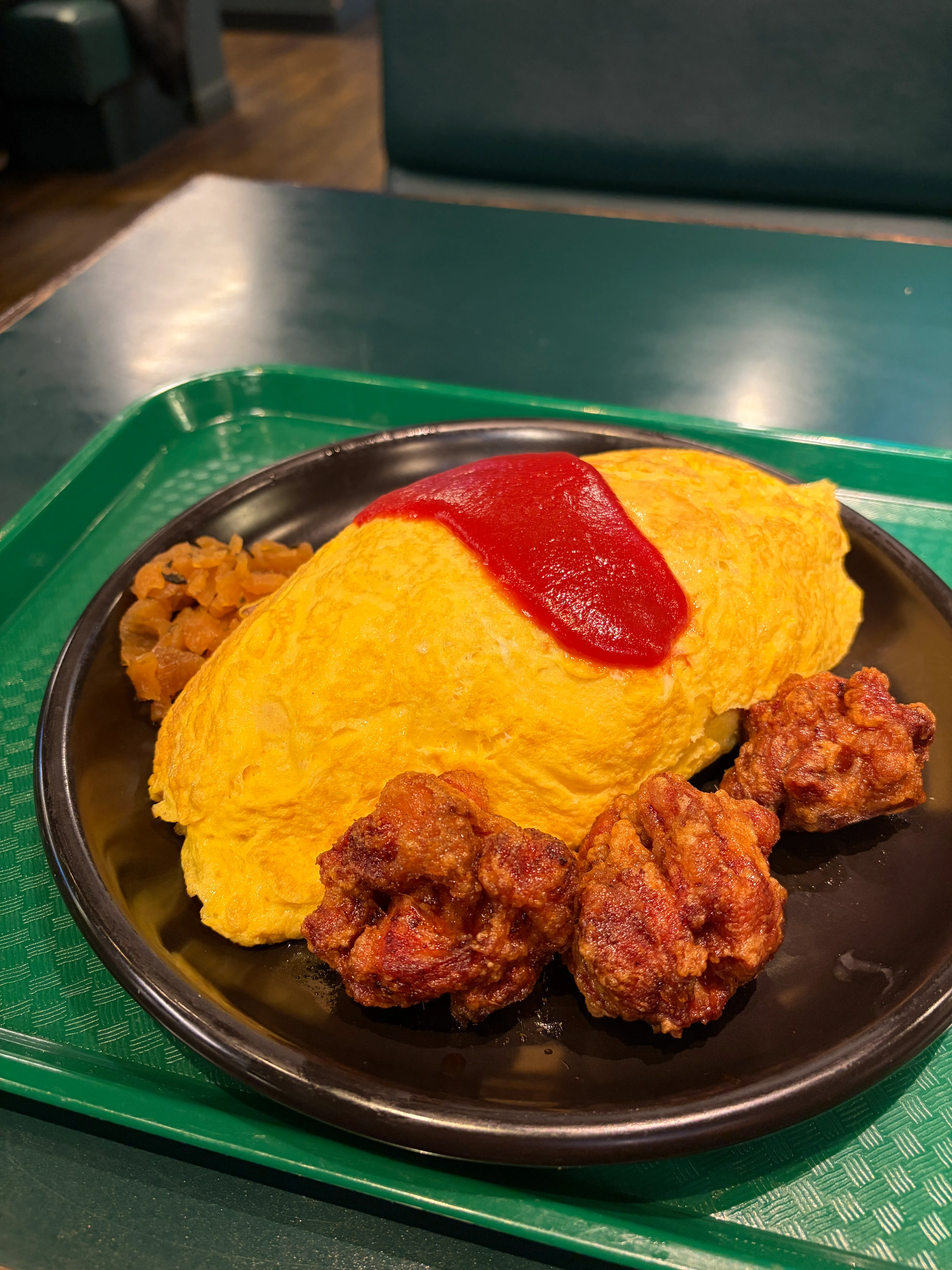 ラッキーピエロ　チャイニーズチキンオムライス